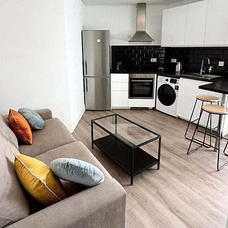 Modern City Centre Two Bedroom Windsor Apartment - Grand Central House Cebelitarık Dış mekan fotoğraf