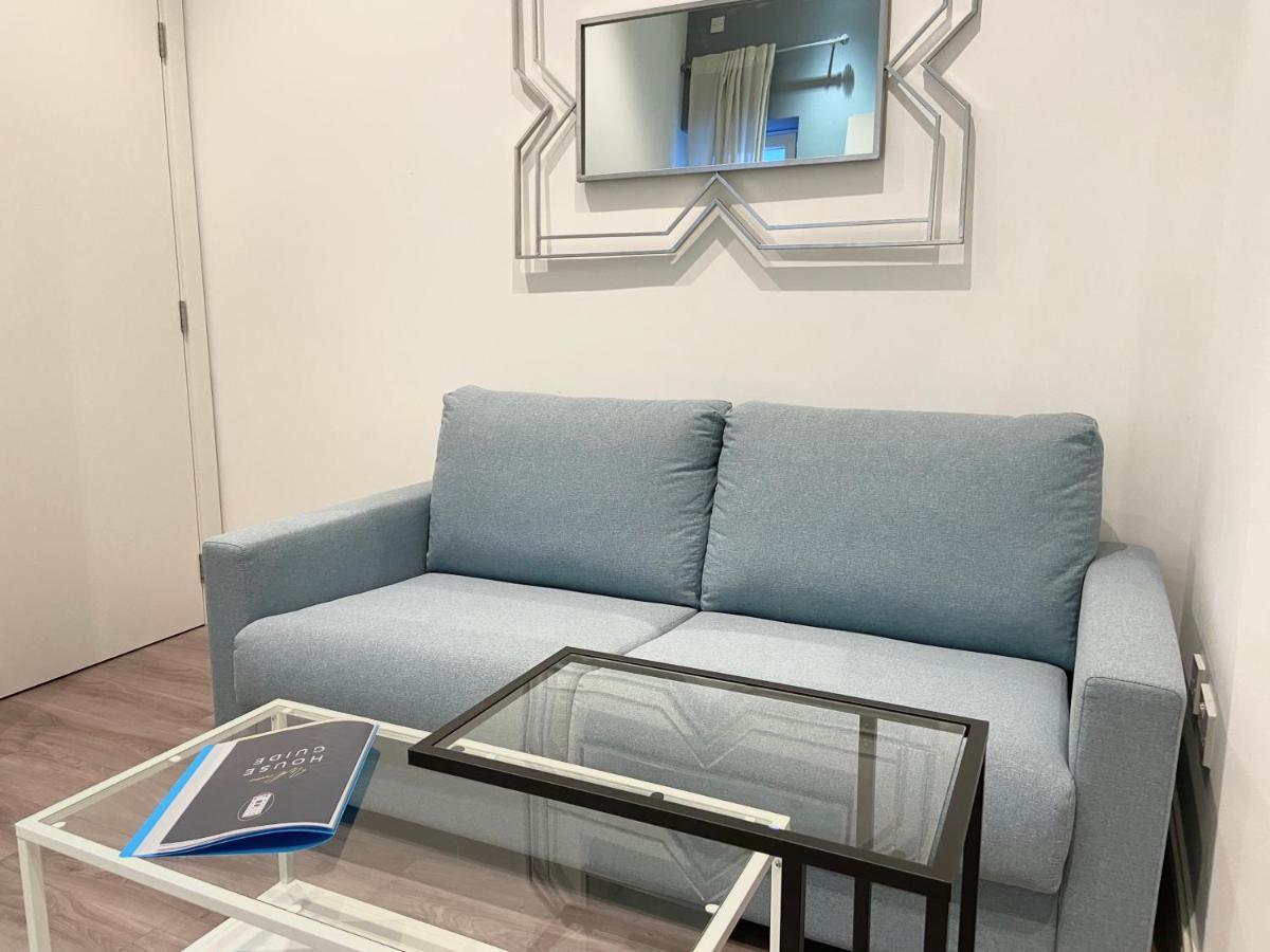 Modern City Centre Two Bedroom Windsor Apartment - Grand Central House Cebelitarık Dış mekan fotoğraf