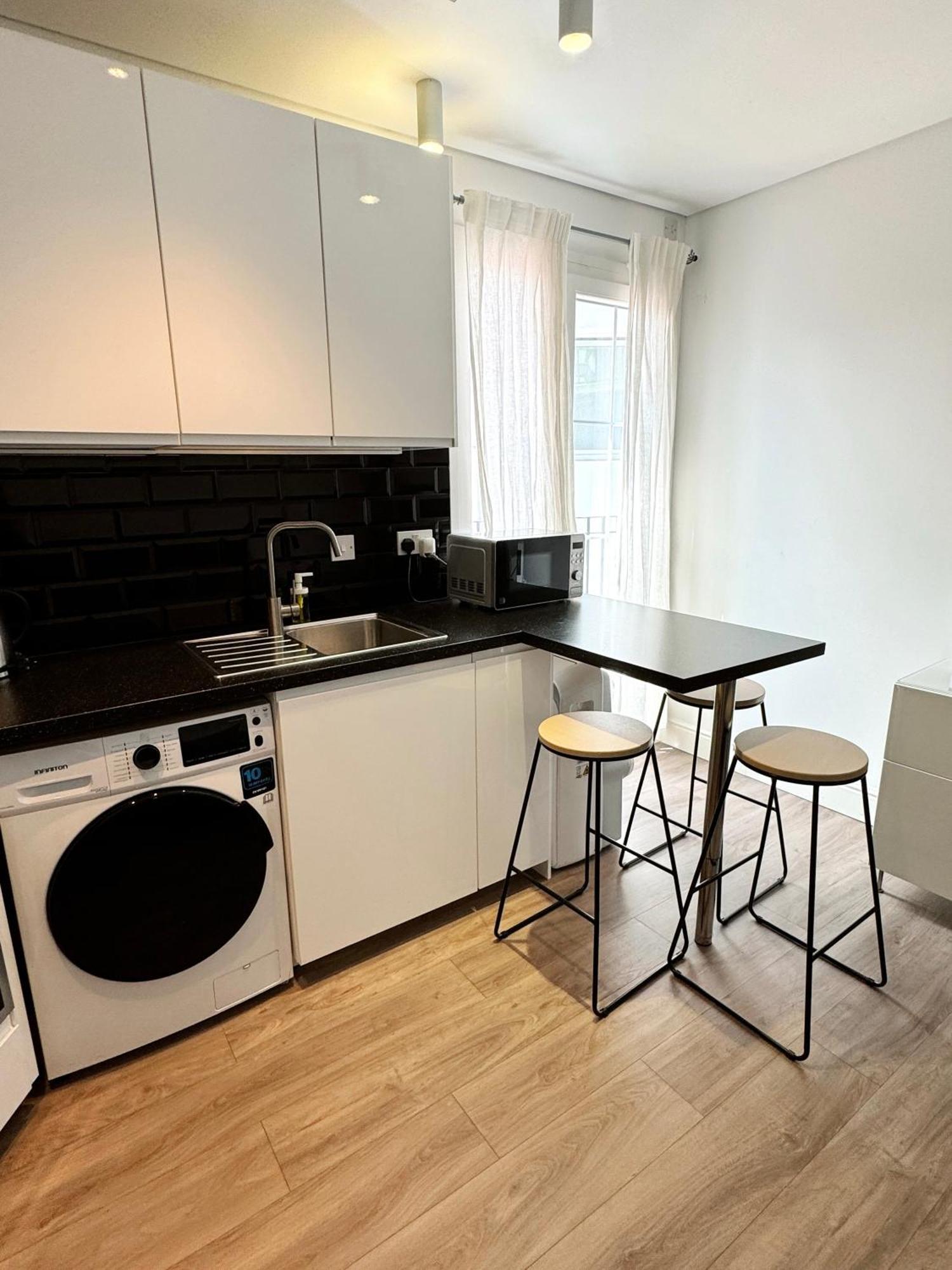Modern City Centre Two Bedroom Windsor Apartment - Grand Central House Cebelitarık Dış mekan fotoğraf