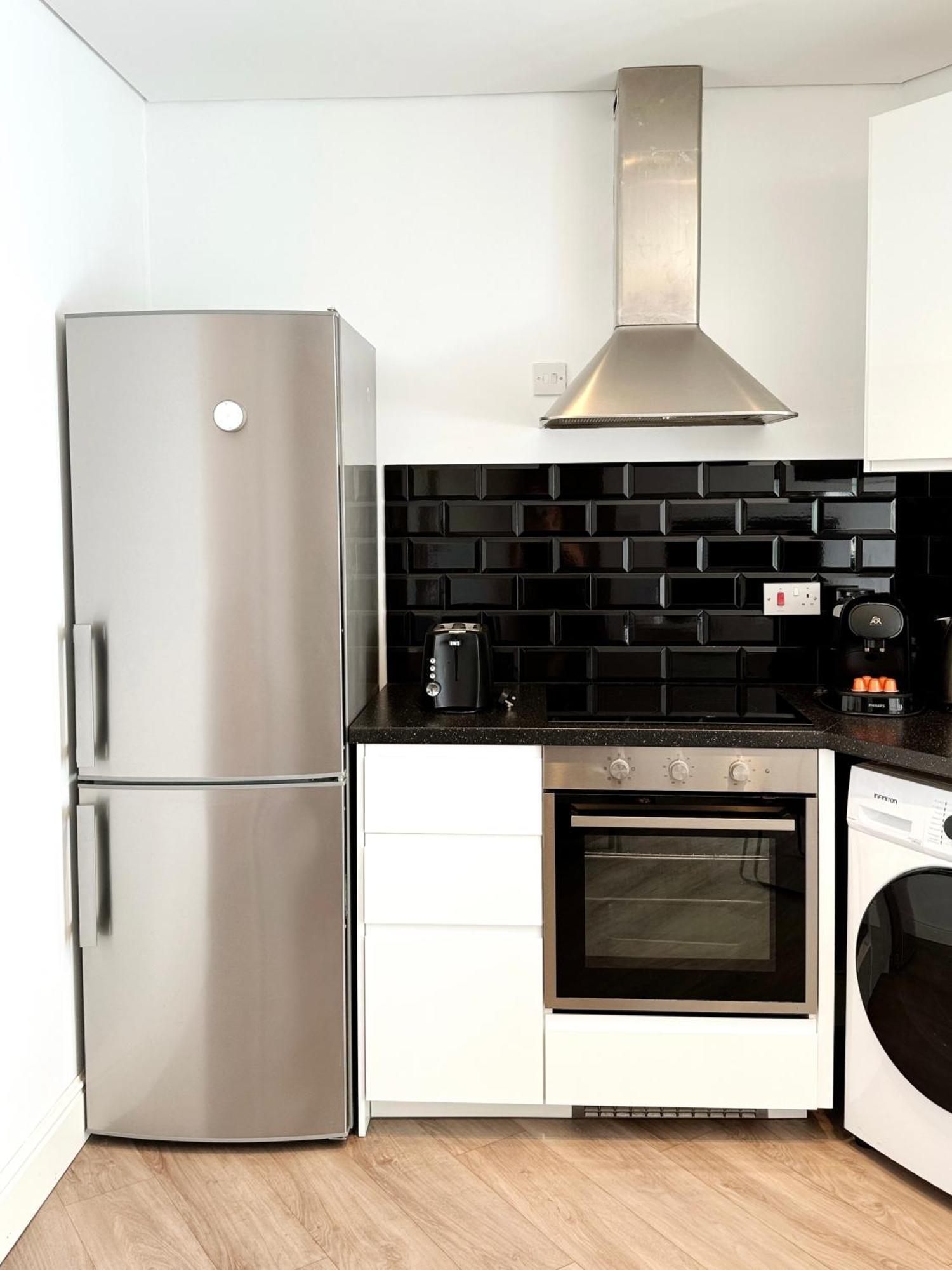 Modern City Centre Two Bedroom Windsor Apartment - Grand Central House Cebelitarık Dış mekan fotoğraf