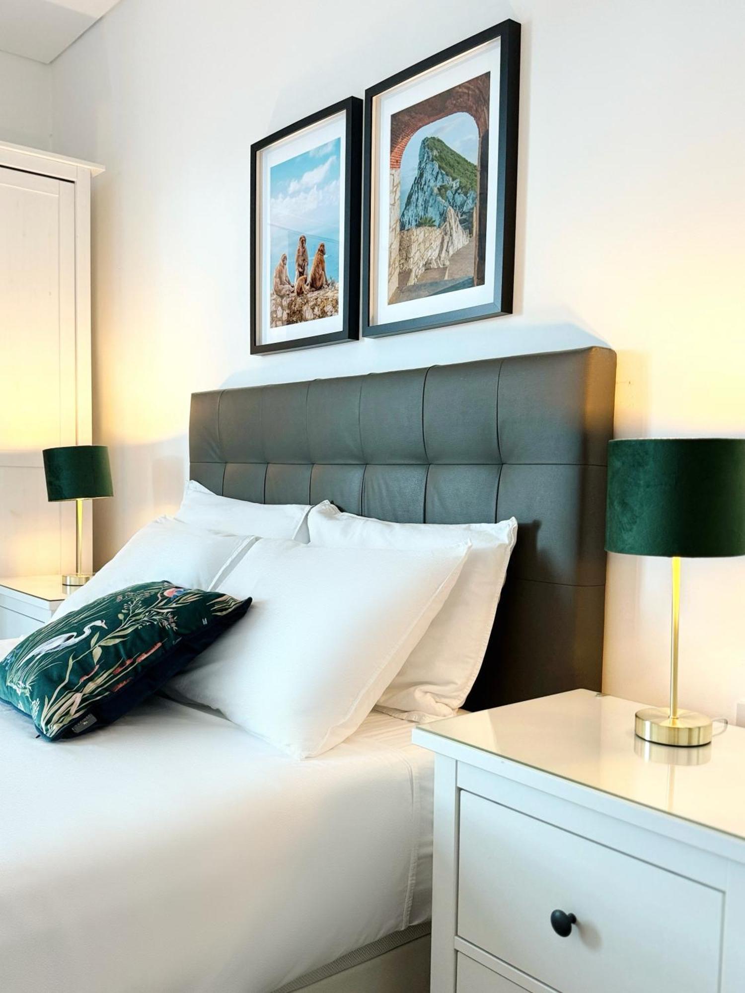Modern City Centre Two Bedroom Windsor Apartment - Grand Central House Cebelitarık Dış mekan fotoğraf