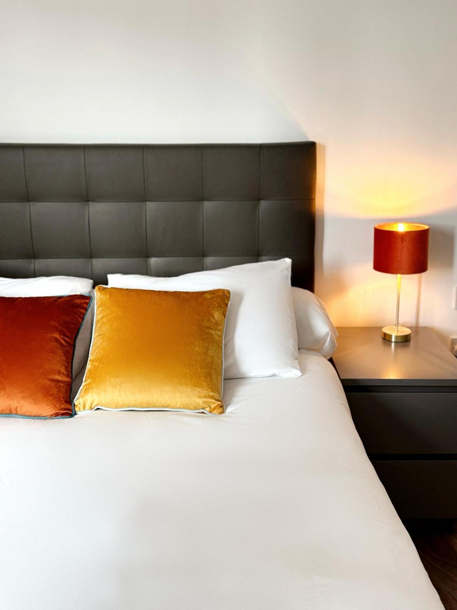 Modern City Centre Two Bedroom Windsor Apartment - Grand Central House Cebelitarık Dış mekan fotoğraf