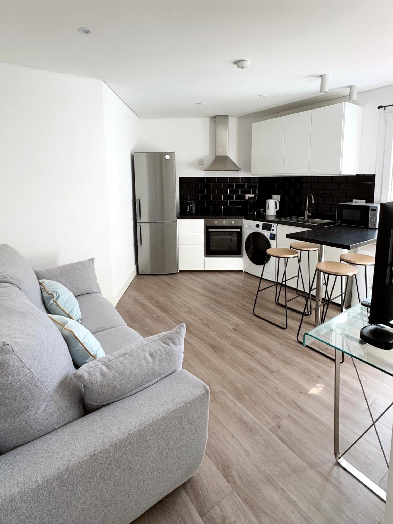 Modern City Centre Two Bedroom Windsor Apartment - Grand Central House Cebelitarık Dış mekan fotoğraf