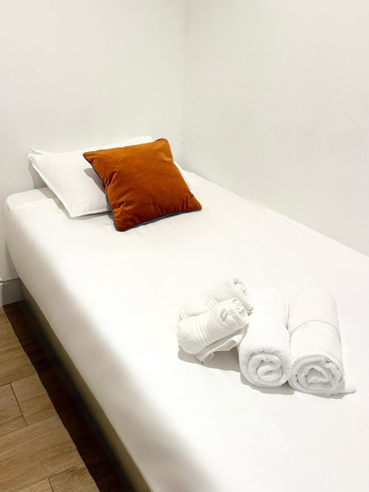 Modern City Centre Two Bedroom Windsor Apartment - Grand Central House Cebelitarık Dış mekan fotoğraf