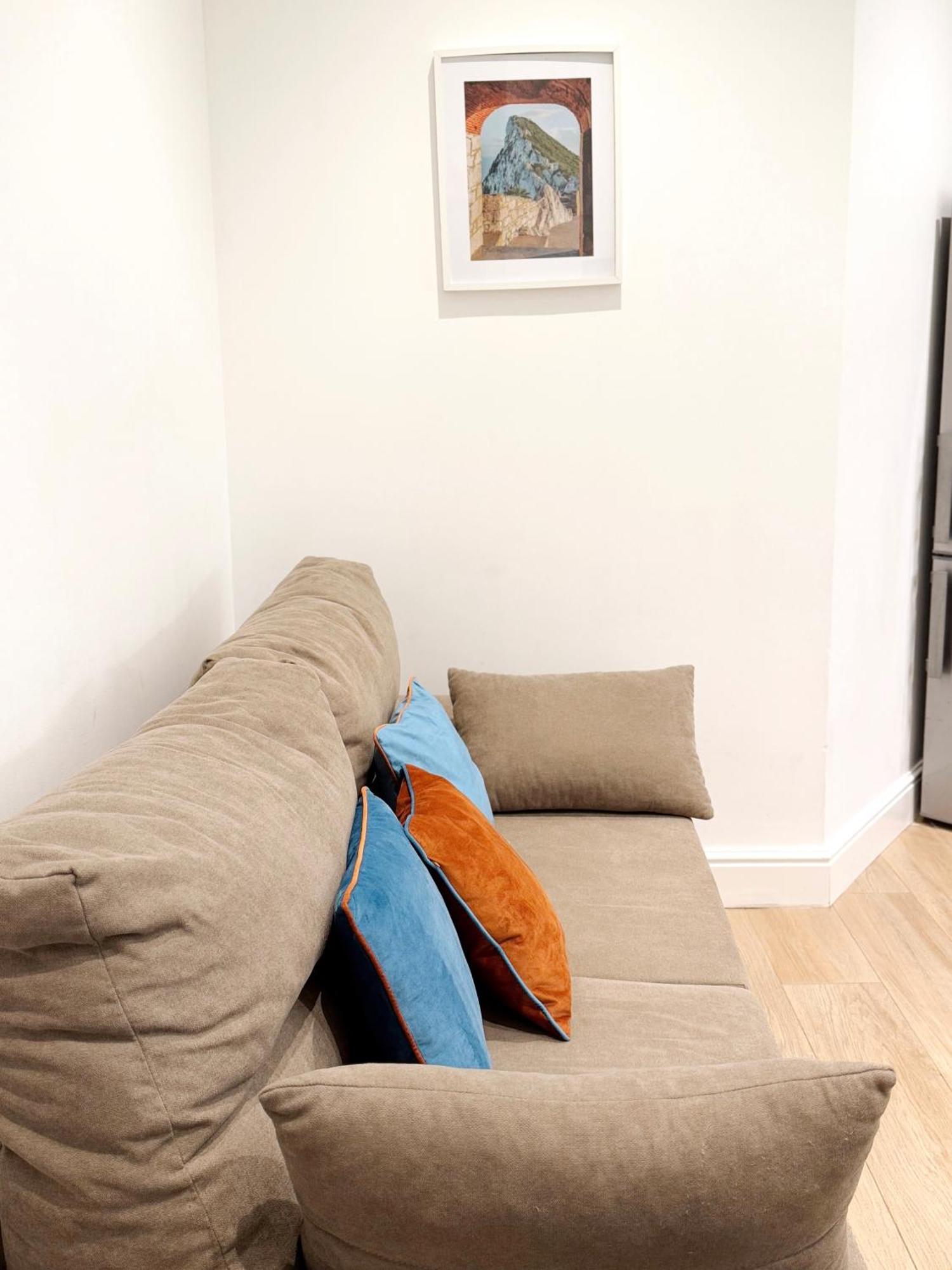 Modern City Centre Two Bedroom Windsor Apartment - Grand Central House Cebelitarık Dış mekan fotoğraf